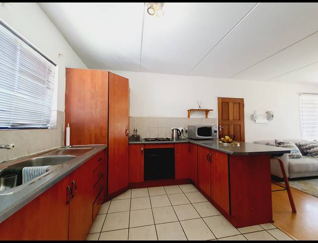3 BEDROOM APARTMENT RENTED IN HALFWAY GARDENS